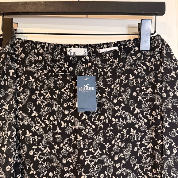 Hollister Black Mini Skirt with White Floral Print and Side Tie - Picture 5 of 8